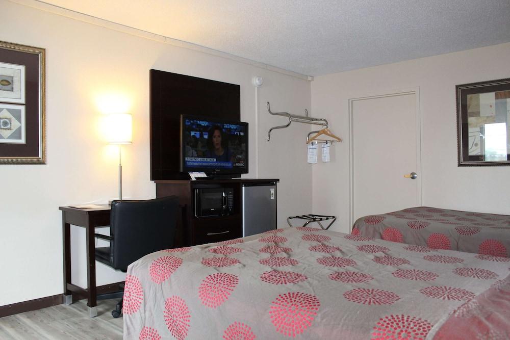 Ramada By Wyndham Harrisonburg Motel Dış mekan fotoğraf