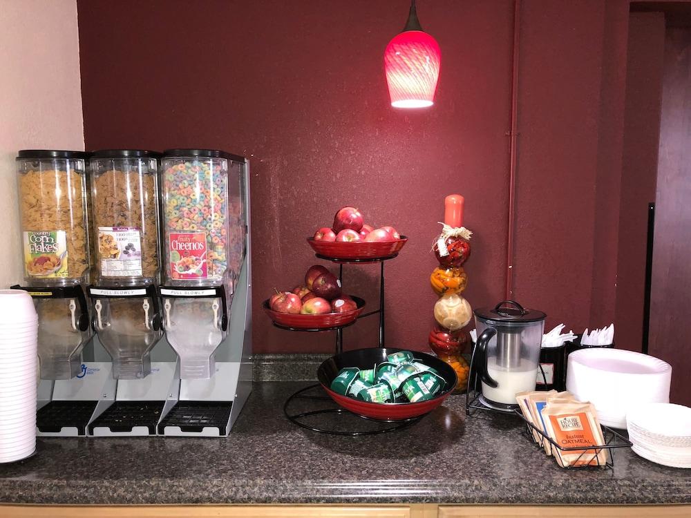Ramada By Wyndham Harrisonburg Motel Dış mekan fotoğraf