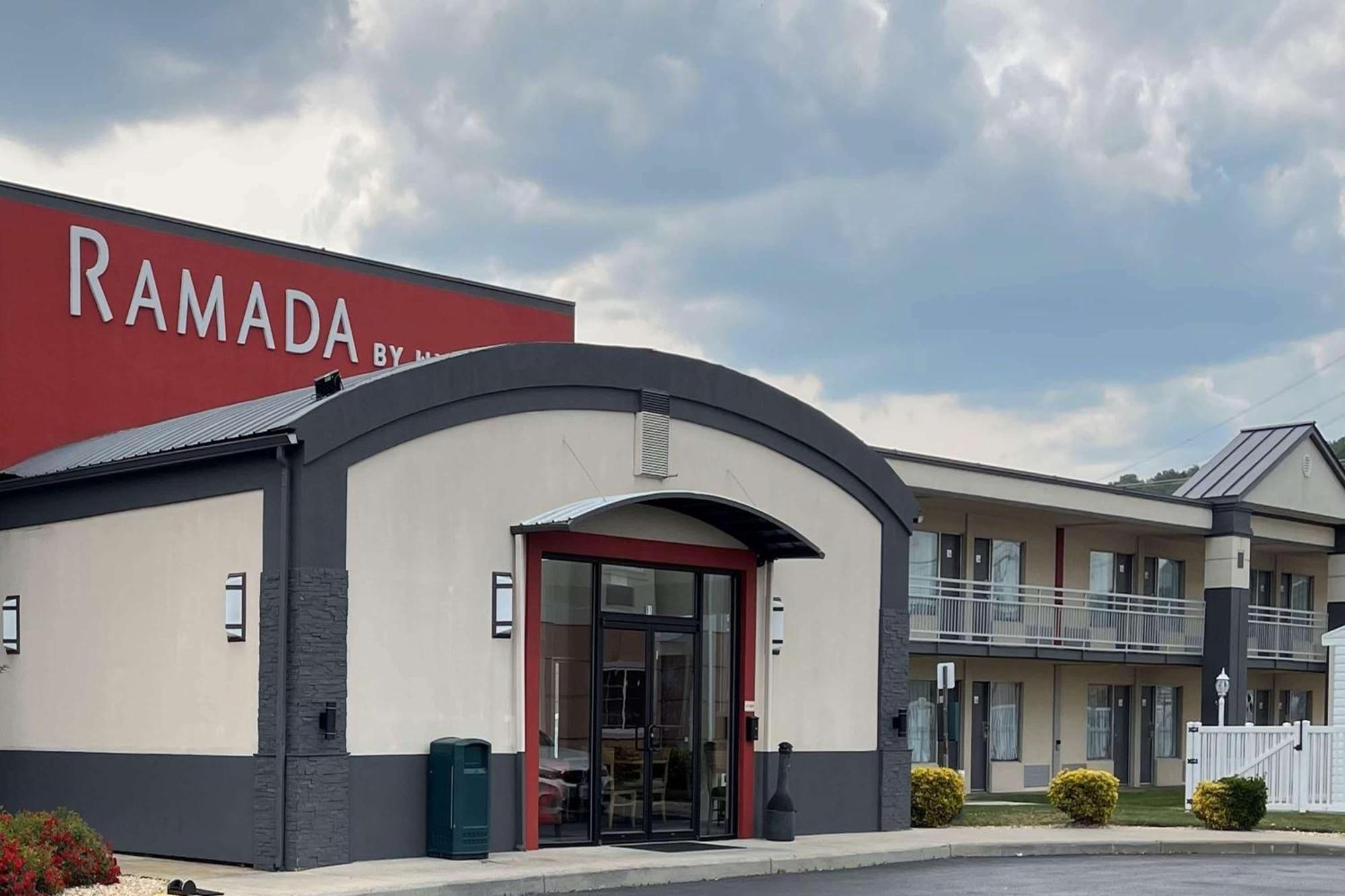 Ramada By Wyndham Harrisonburg Motel Dış mekan fotoğraf